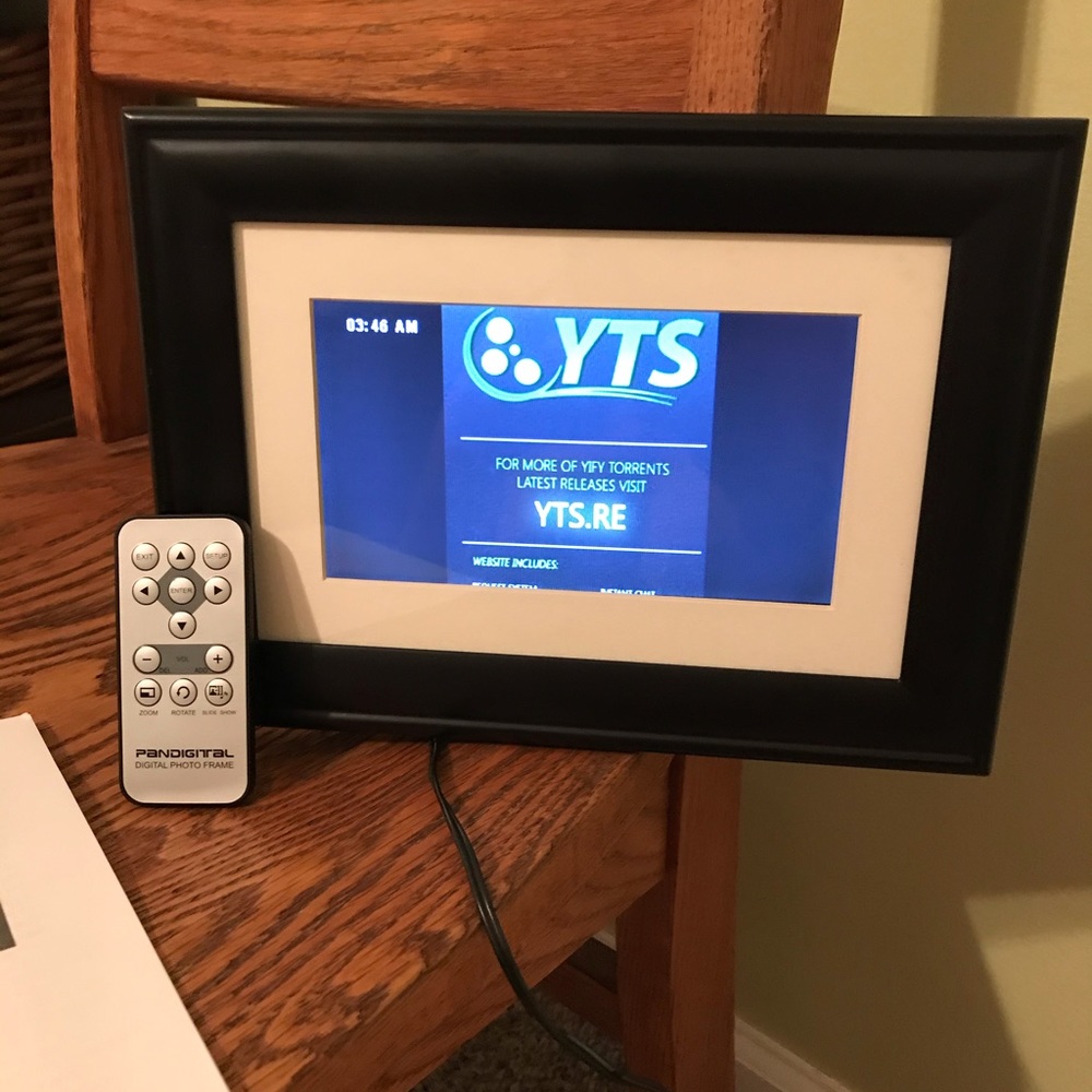 Digital photo frame